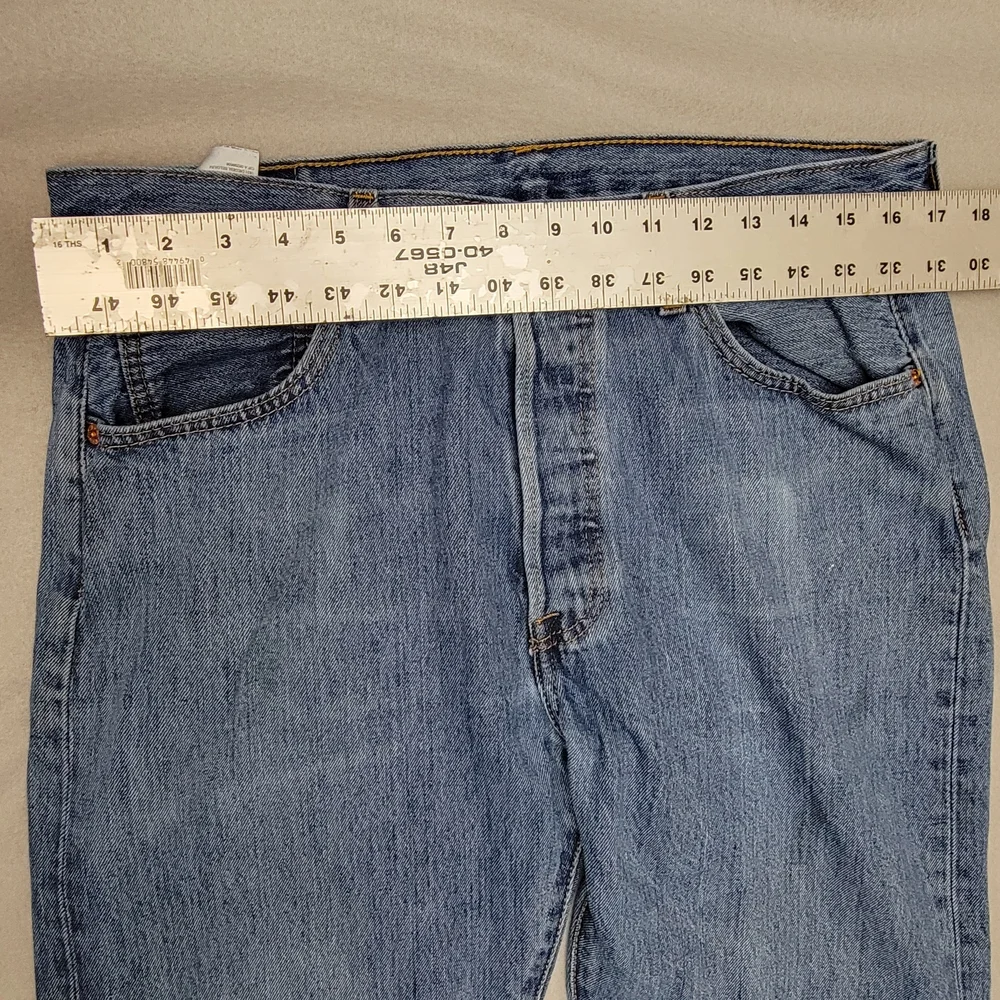 Levi's 501 Jeans men's 34x34 Original Straight Fit Button Fly Light Blue Denim - Picture 5 of 16